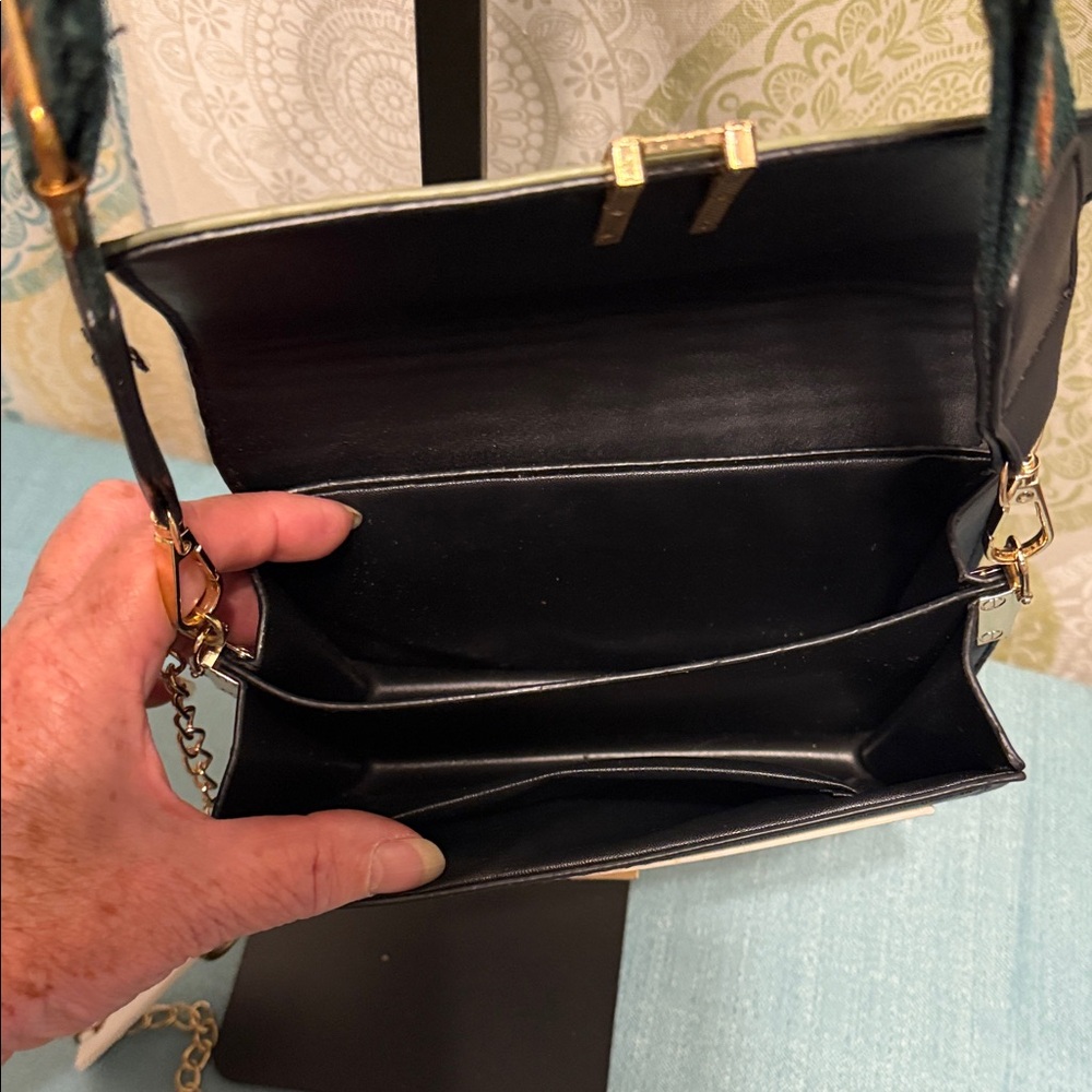 Elegant Multi-Color Crossbody Bag - Picture 3 of 3